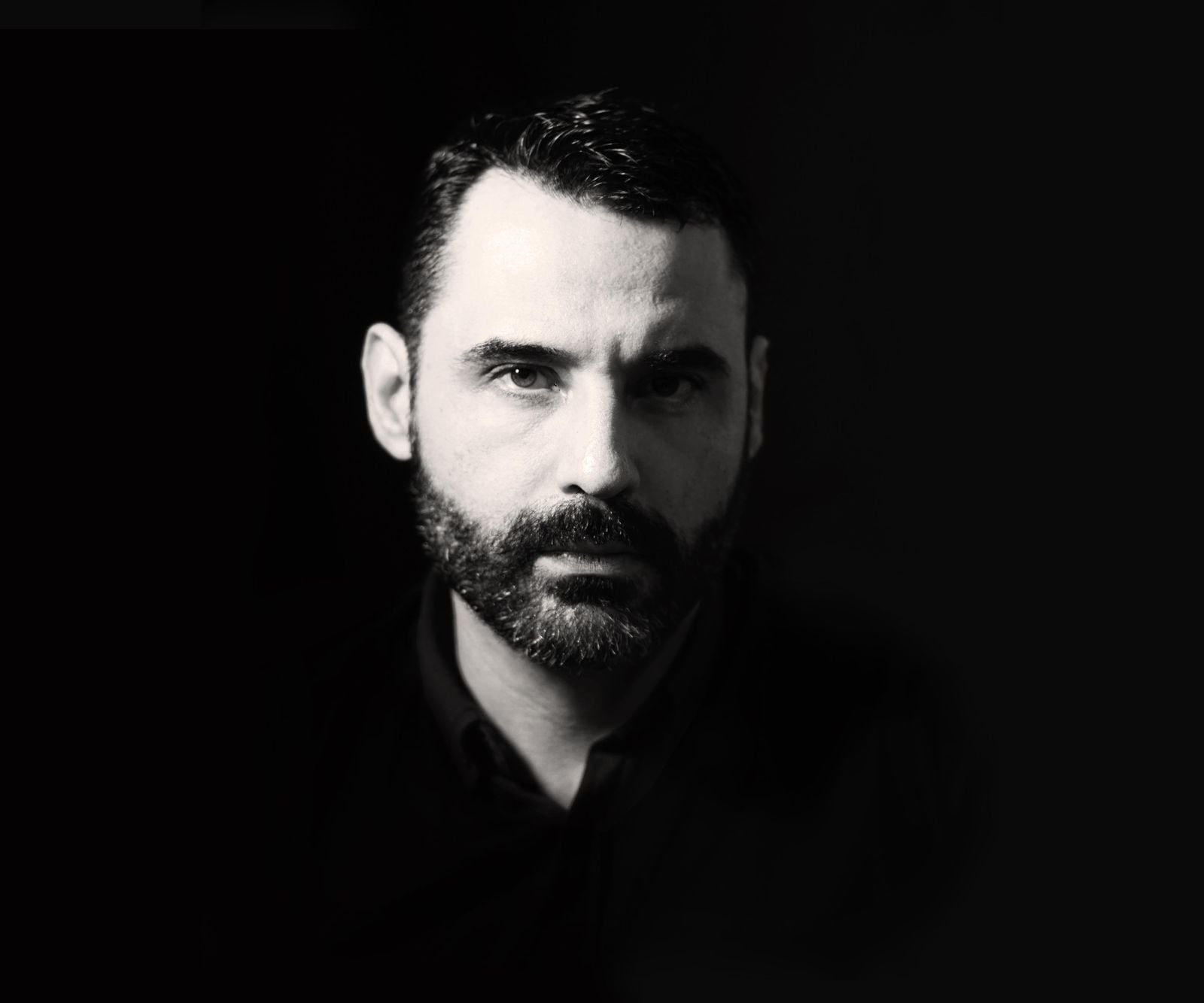 Israel Lewites es el autor del libror "Que todo arda"