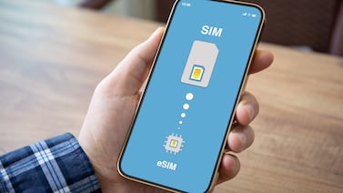 ¿Cómo saber si mi celular es compatible con una eSIM?