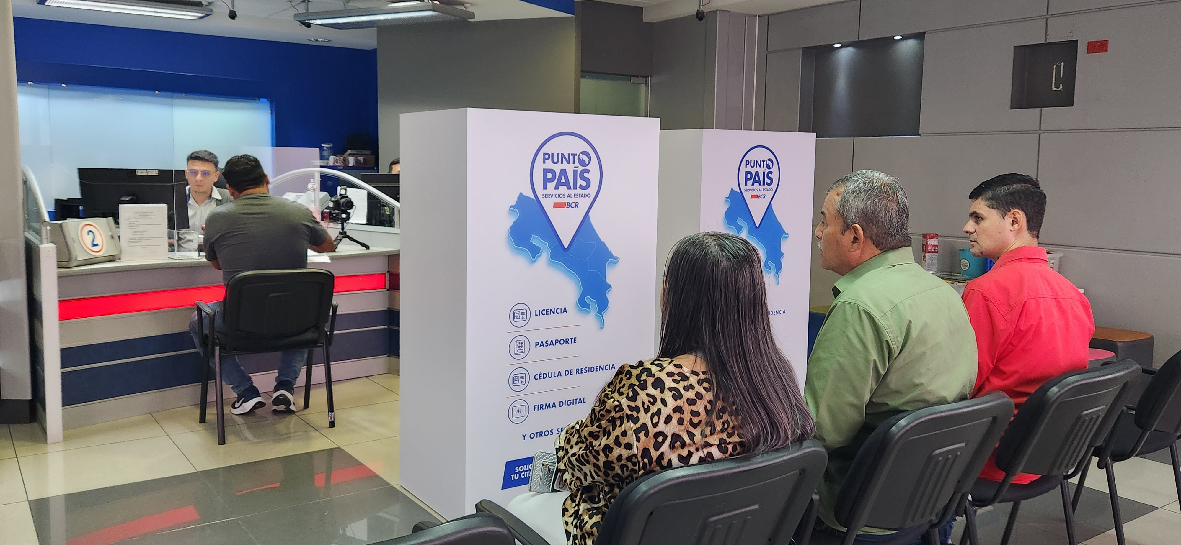 BCR pide revisar vigencia de licencias y pasaportes antes de Semana Santa. Renovación se realiza en 118 Puntos País con cita gratuita.