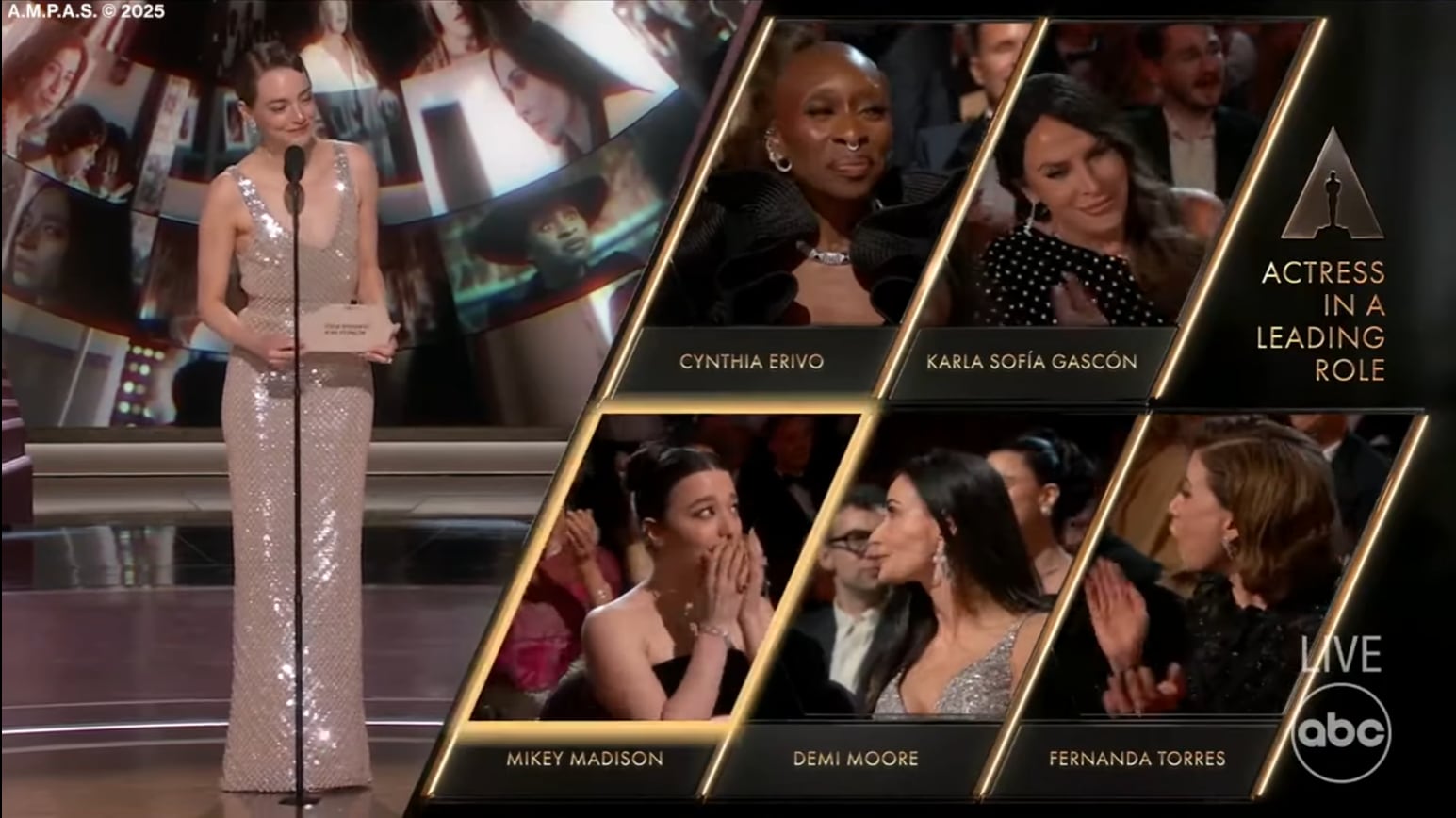 Demi Moore con un gesto serio y tenso durante la ceremonia de los Óscar 2025, después de que Mikey Madison fuera anunciada como ganadora del premio a Mejor Actriz por Anora.