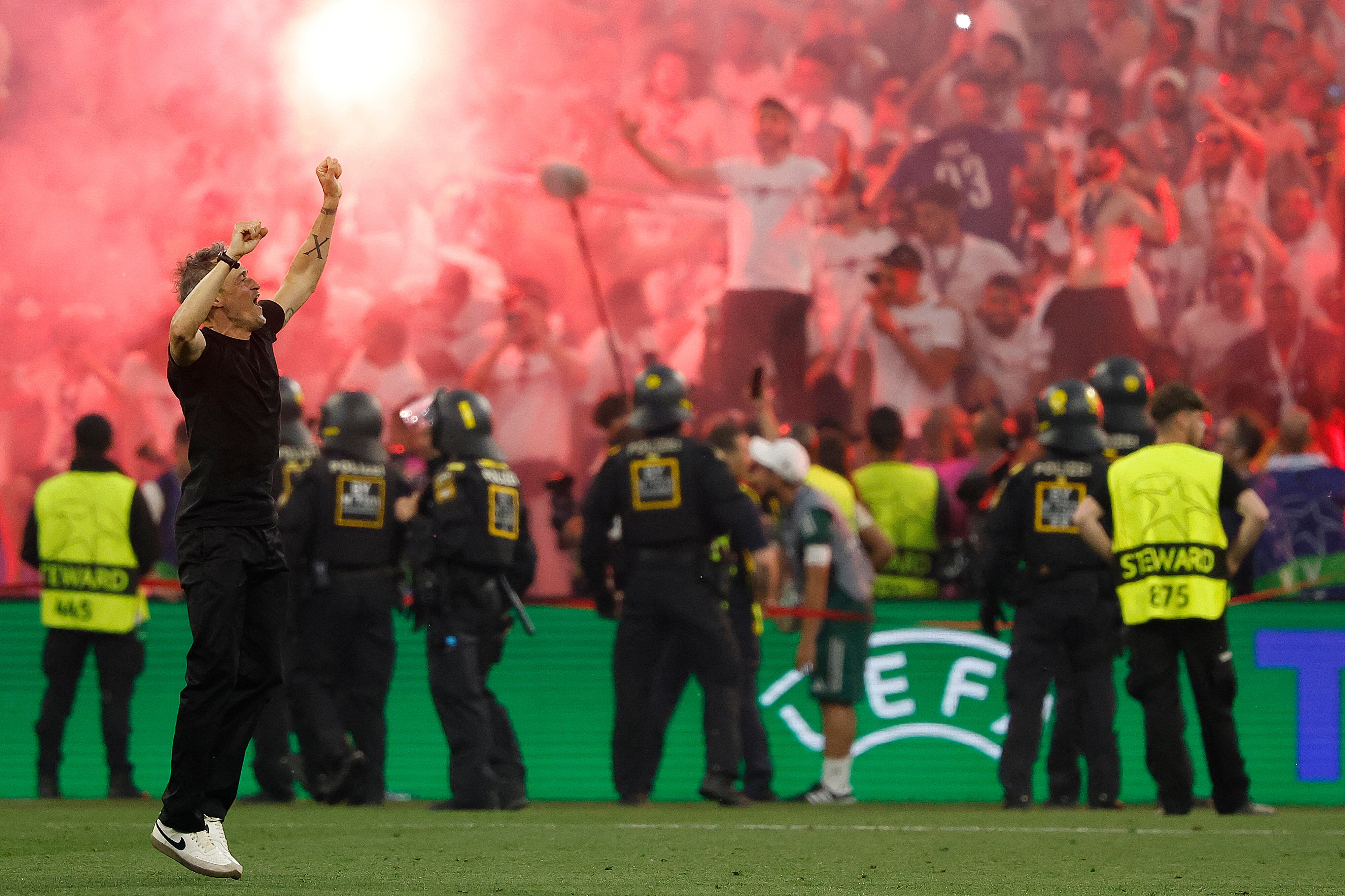 Luis Enrique celebra espiritualmente Junto a su hija.