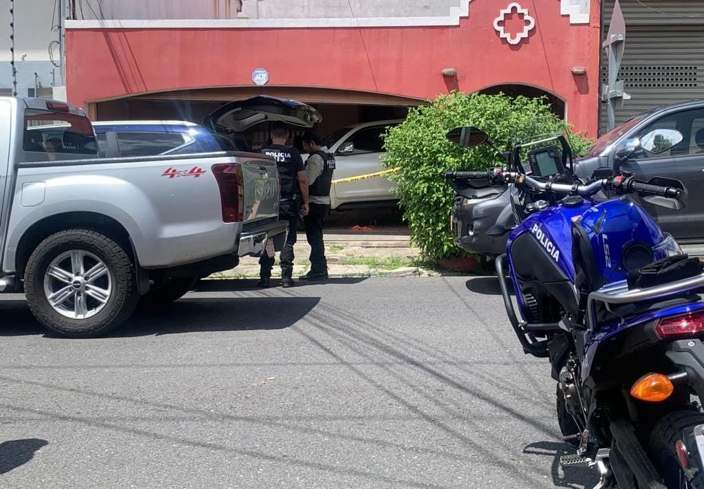 En esta propiedad de San Francisco de Heredia tres personas fueron detenidas con todo un arsenal y al menos 100 kilos de marihuana. Foto: MSP.