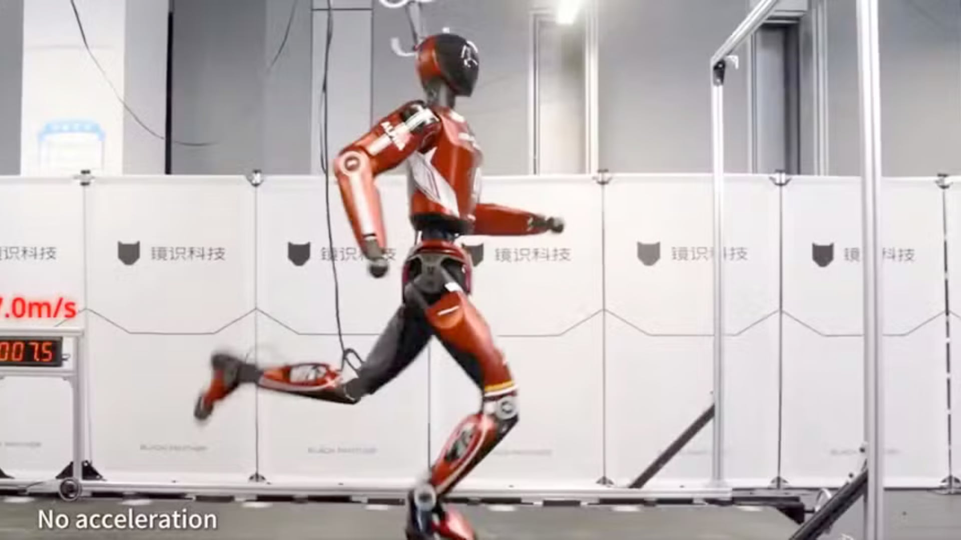 El robot Bolt, de tamaño humano, alcanzó 10 metros por segundo en condiciones reales y abrió una nueva etapa para la robótica atlética en China.