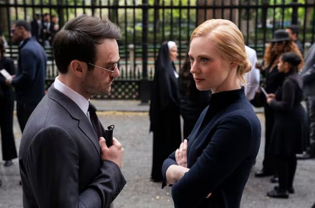 Charlie Cox y Deborah Ann Woll, en una escena de Daredevil. Foto: gentileza Netflix