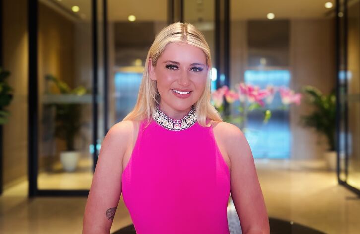 Milla Magee, Miss Inglaterra, abandonó el certamen Miss Mundo antes de la final en India y denunció supuesta explotación.