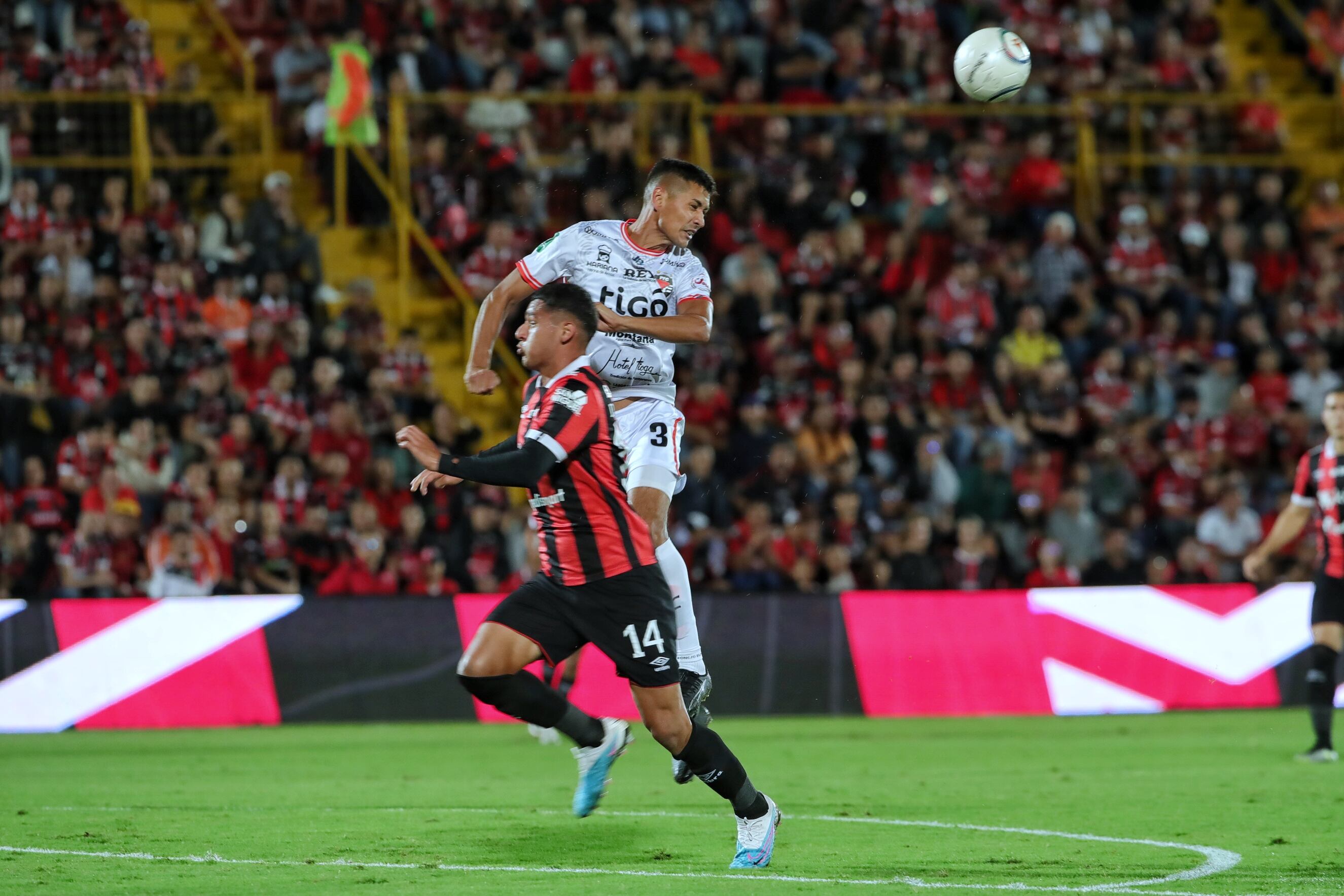 1609/2023/ Juego entre Liga Deportiva Alajuelense vs Puntarenas FC por la jornada 10 del torneo apertura de la Liga Promerica en el estadio Alejandro Morera Soto / foto John Durán