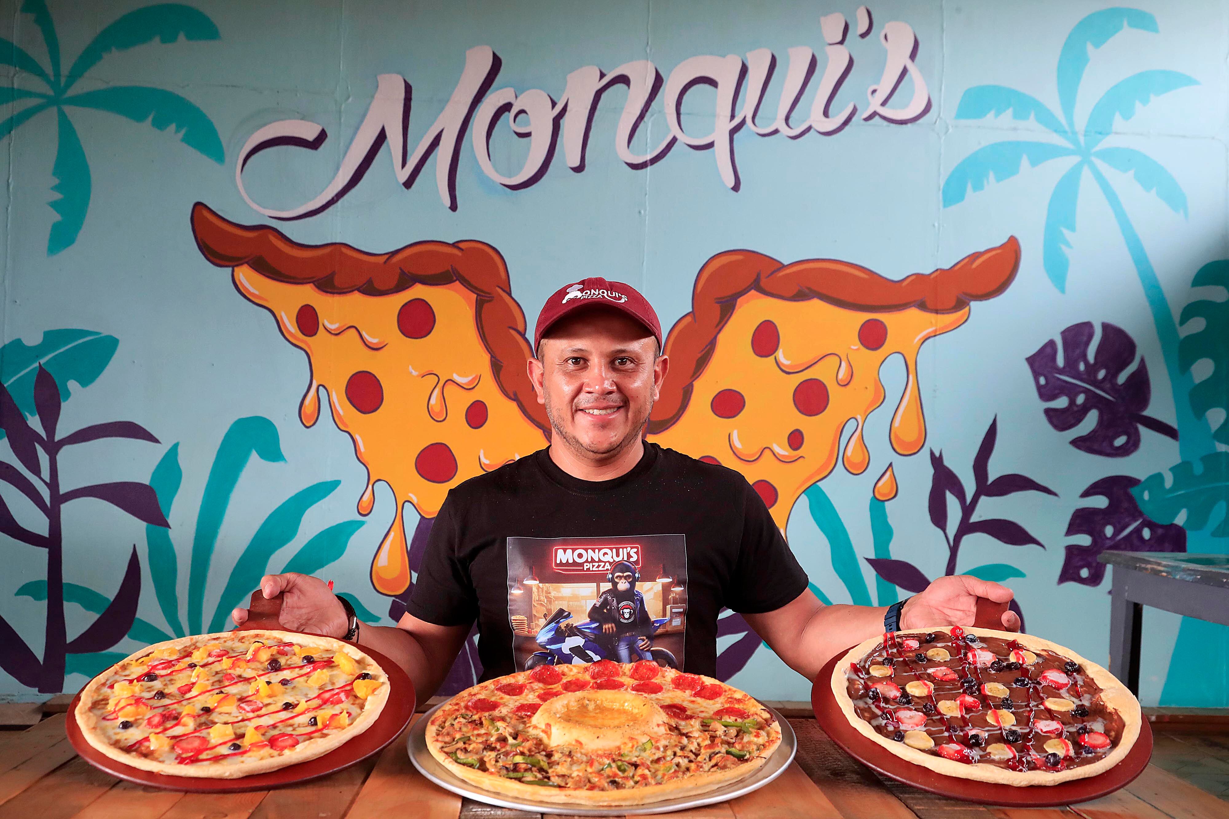 26/01/2023 Taras de Cartago. Monquis Pizza se luce con el exquisito sabor de sus pizzas tradicionales, pero sobre todo con las auténticas y exclusivas pizzas dulces, hechas a base de frutas tradicionales como banano, fresa, piña, arandanos y toppings de nutella y leche condensada. Foto: Rafael Pacheco Granados