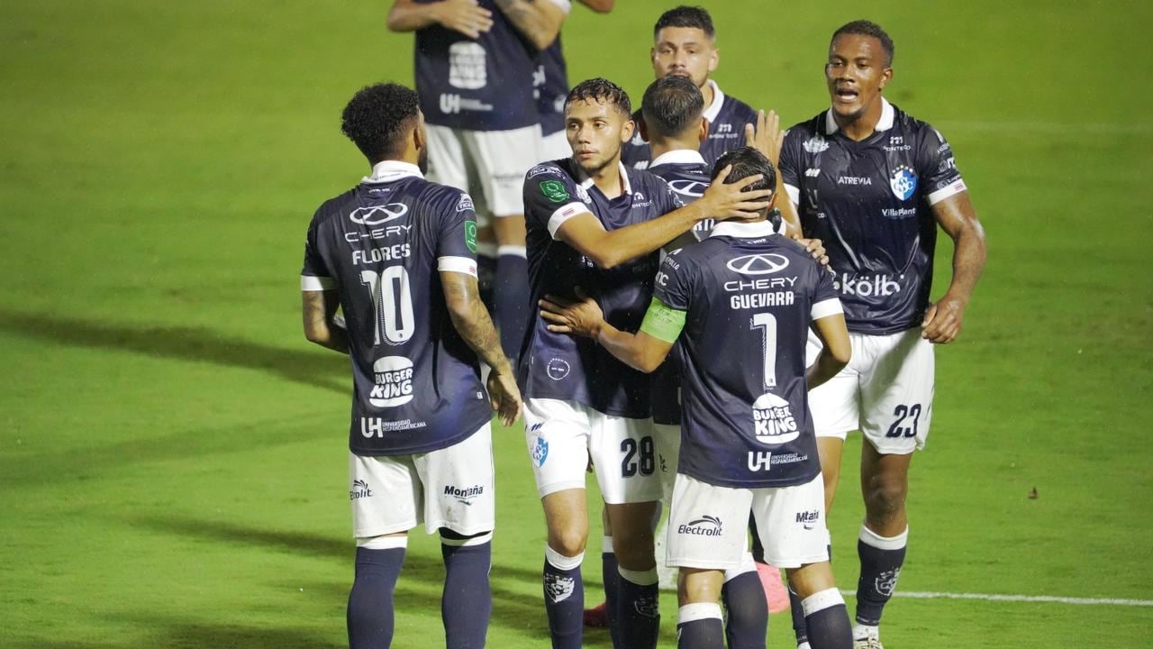 Los jugadores del Cartaginés festejaron un gol clave ante el Puntarenas FC, en la fecha ocho del Torneo de Apertura 2024.