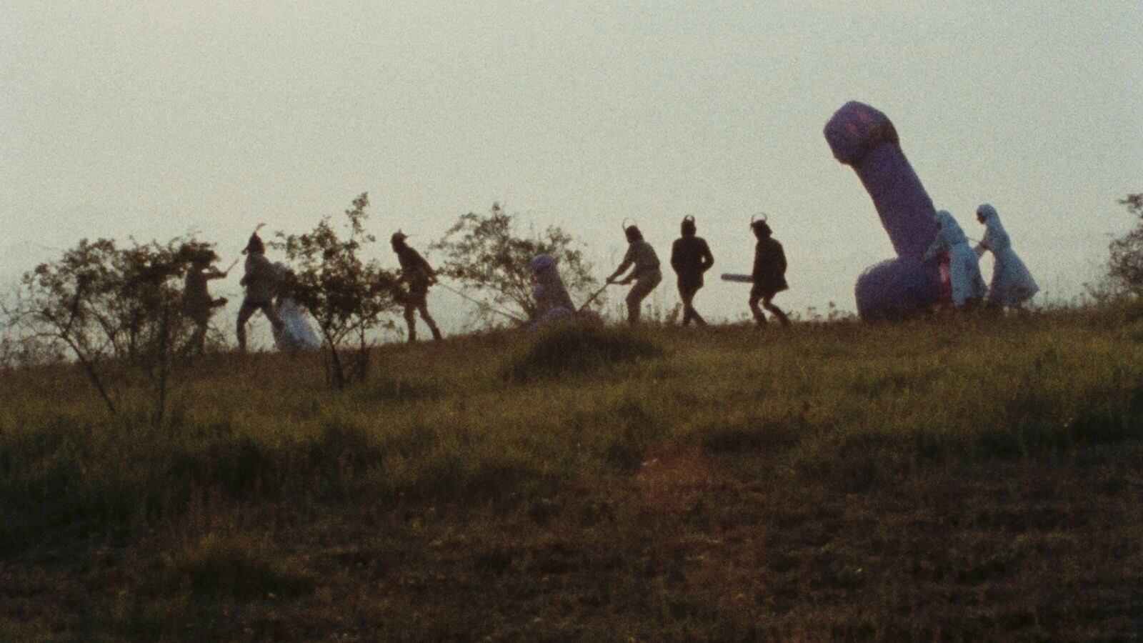 Fotograma de 'Un rêve plus long que la nuit' (1976), película de la artista francoestadounidense Niki de Saint Phalle.