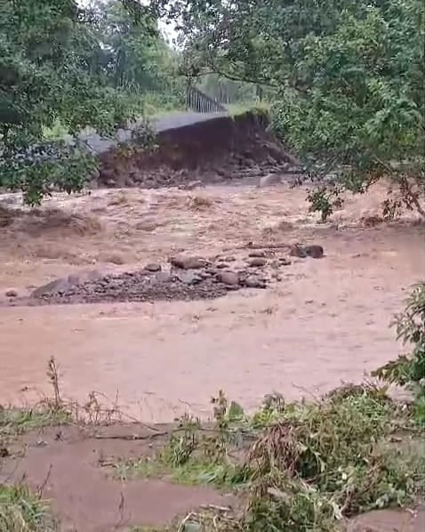 Las lluvias afectaron varios puntos de Guatuso. Foto: Edgar Chinchilla.