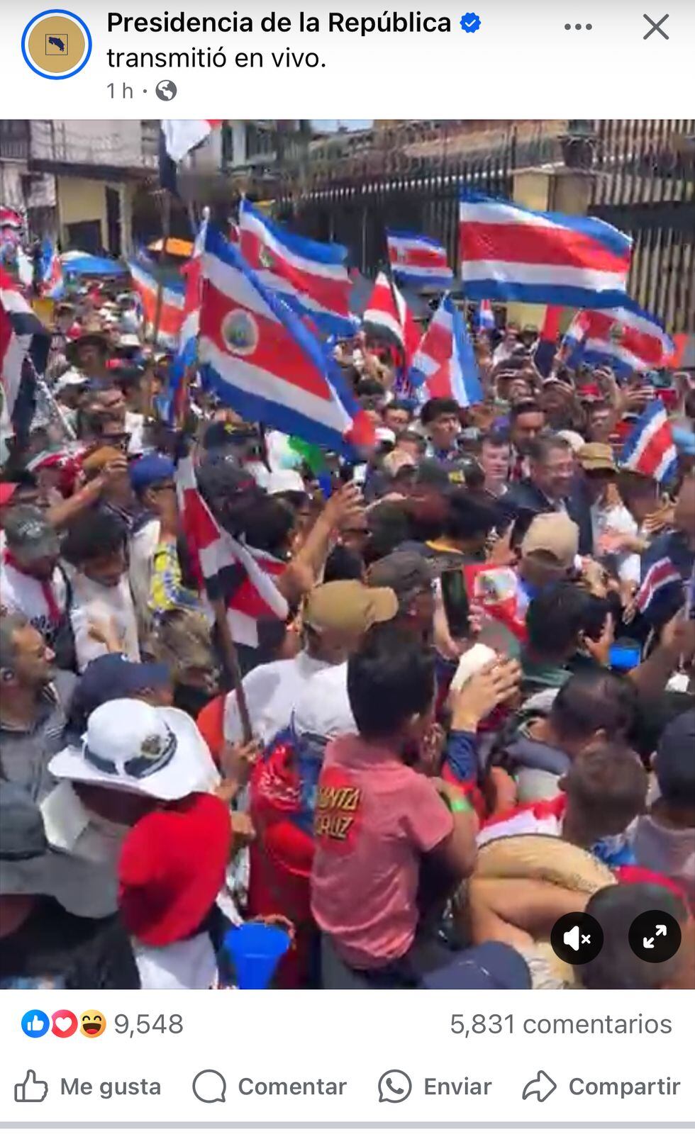 Captura de pantalla de la transmisión realizada por Presidencia, para la cual destinó recursos y funcionarios que grabaron al presidente Chaves participando en la protesta.