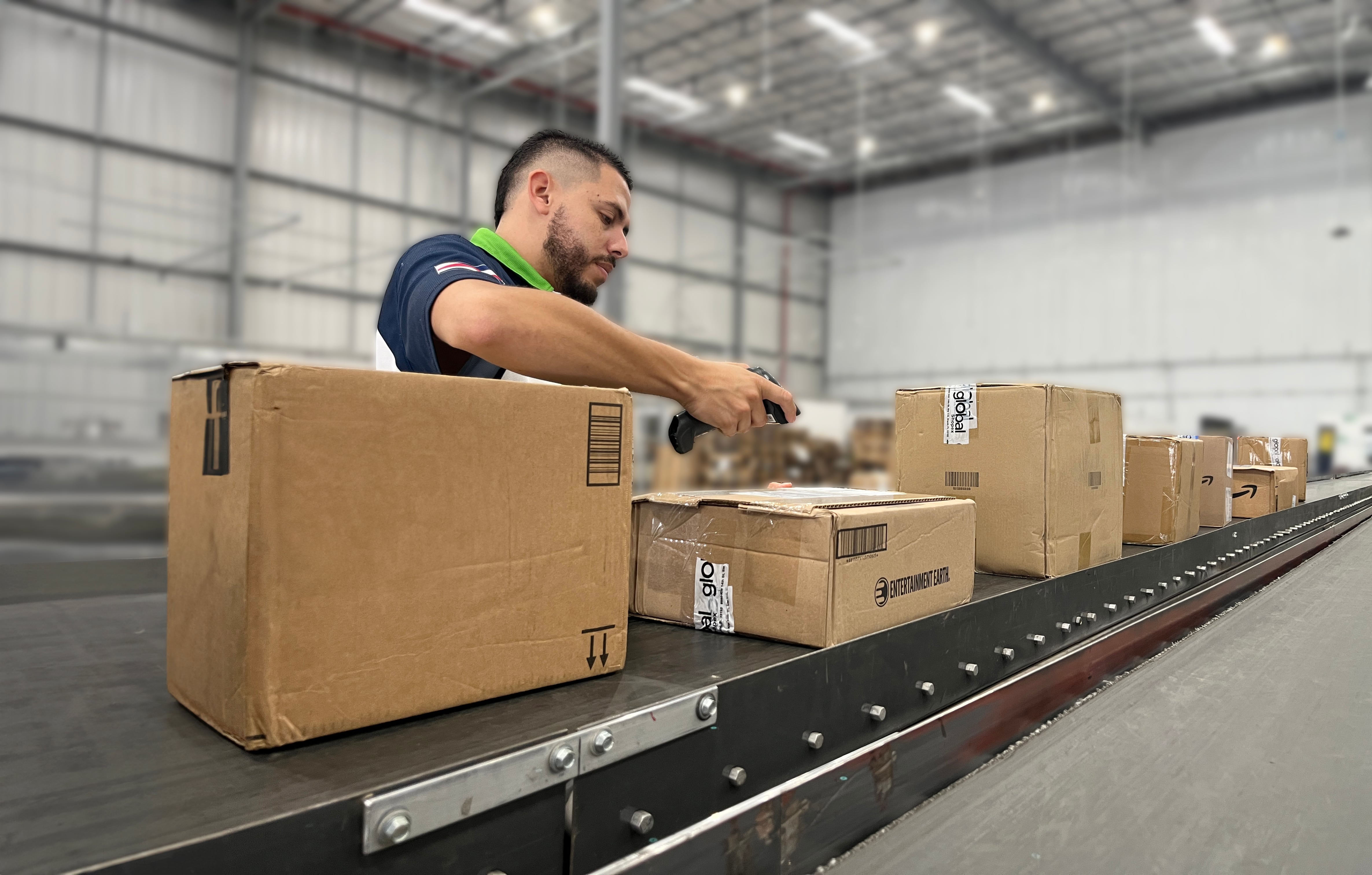 Correos de Costa Rica suspendió temporalmente cinco servicios de envíos de paquetes a Estados Unidos, este 2 de setiembre del 2025, debido a las recientes disposiciones arancelarias implementadas por el gobierno de Donald Trump.