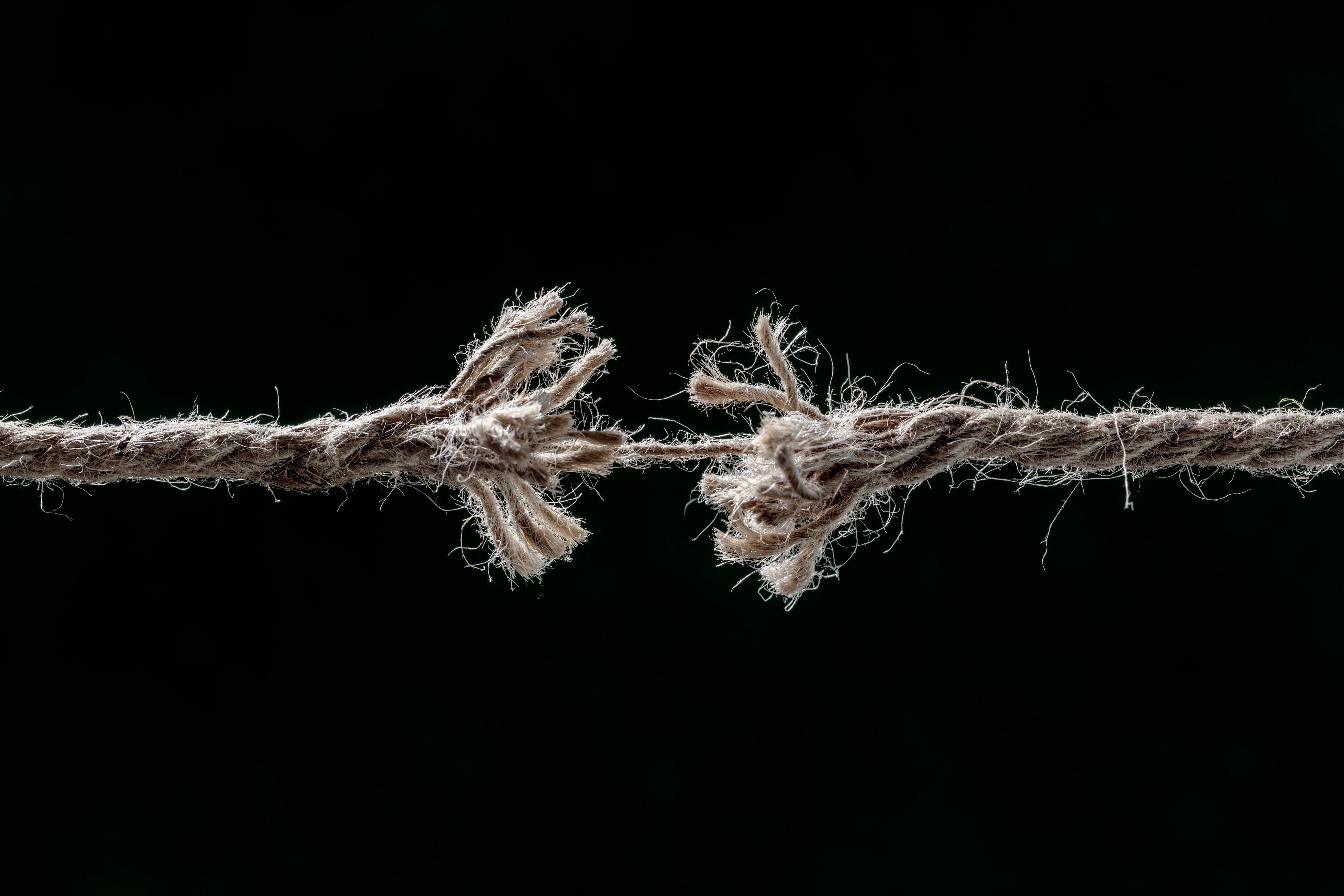 Síndrome del burnout, agotamiento, a punto de estallar, cuerda, mecate, a punto de reventarse, romperse