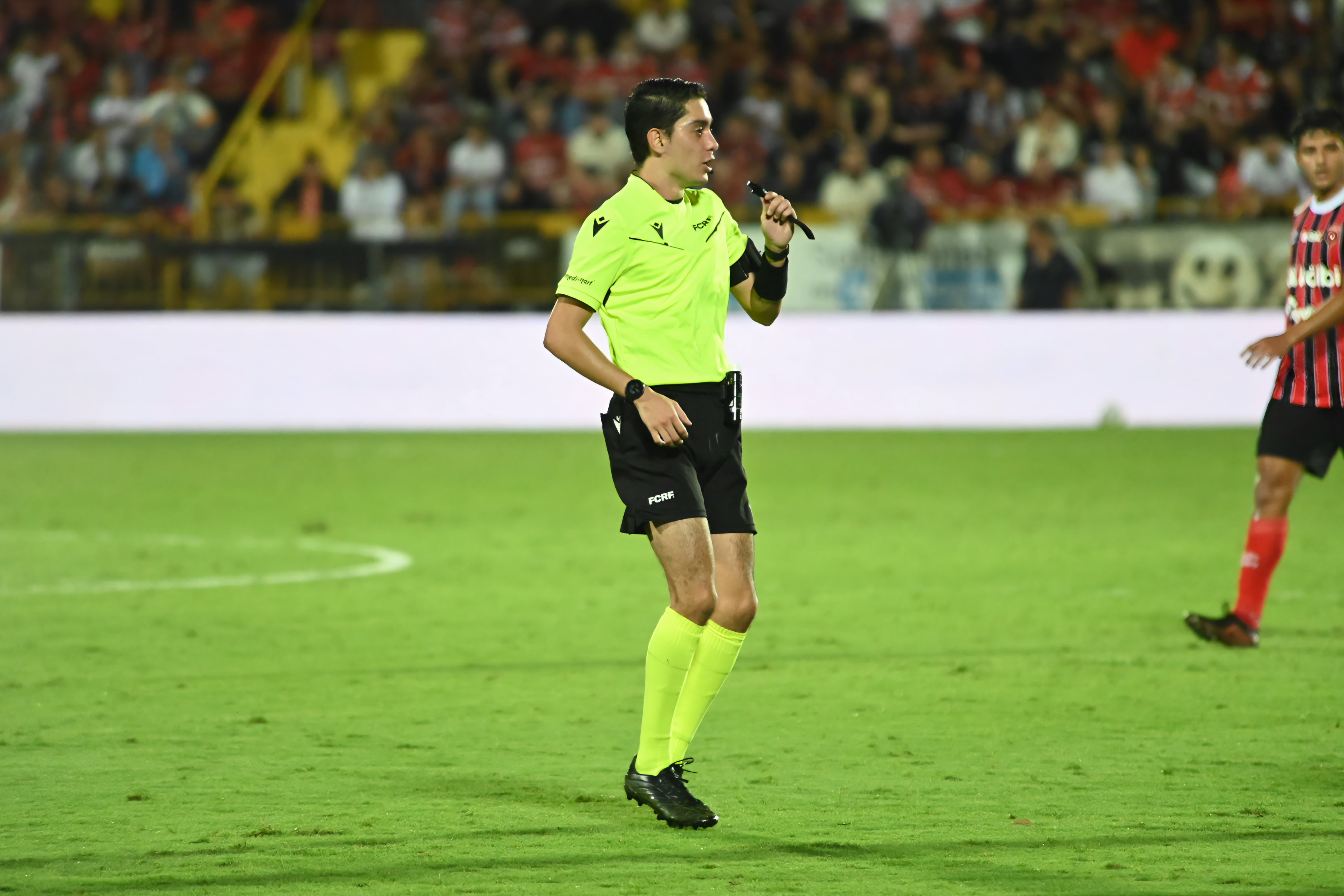 23 de agosto de 2026. Estadio Alejandro Morera Soto. 18:00 hrs. La Liga Deportiva Alajuelense juega contra la Asociación Deportiva San Carlos en partido correspondiente a la jornada 5 del Torneo de Apertura de la Liga Promérica. Otro dato relevante del juego es el retiro oficial del delantero Jonathan McDonald del fútbol. En la foto: Ismael Rescalvo técnico de la liga y Walter Centeno de San Carlos. Retiro del jugador Jonathan Mcdonald. Jugadas relevantes del partido. Foto: Albert Marin