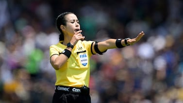 Fotógrafa denuncia supuestas ofensas machistas del DT de Mazatlán contra árbitra en partido del Pumas de Keylor Navas