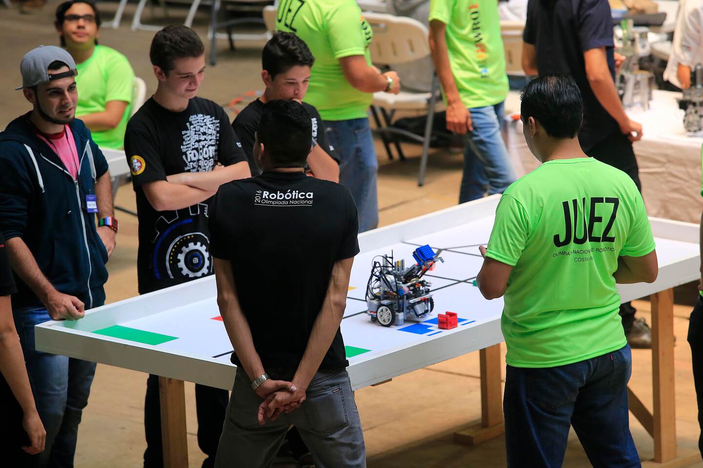 Una de las categorías consistía en robots que juegan fútbol.