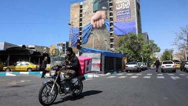 Estados Unidos bloquea a Irán por mar y Teherán amenaza las rutas clave del petróleo