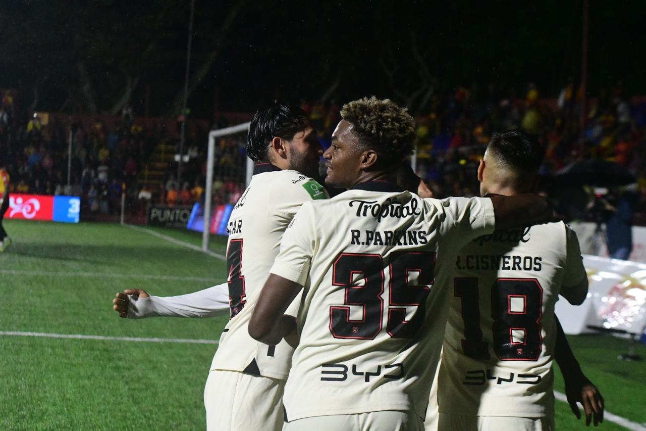 Liga Deportiva Alajuelense abrió el marcador muy rápido ante Herediano, en el minuto 7.