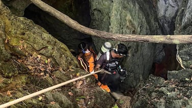Así encontraron a cinco de siete personas atrapadas en una cueva en Laos