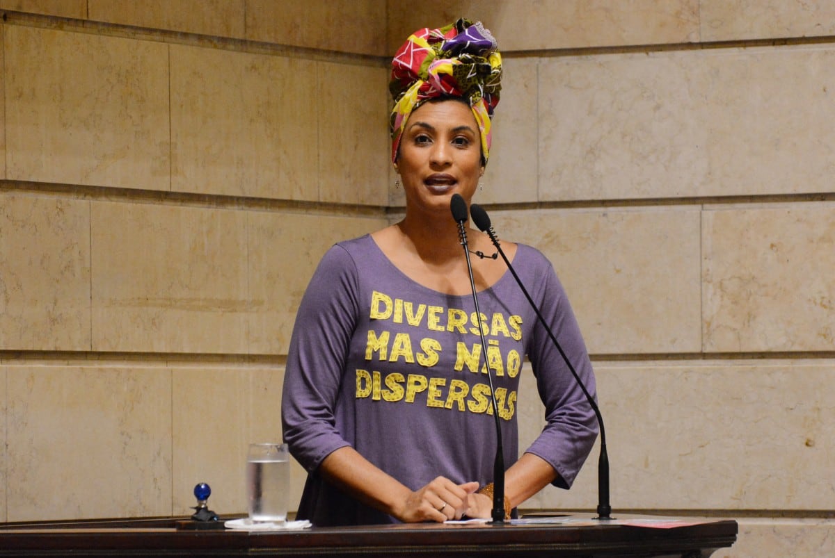 Esta fotografía cedida y difundida el 16 de marzo de 2018 por la Cámara Municipal de Río de Janeiro muestra a la concejala brasileña del partido de izquierda PSOL, Marielle Franco, presidiendo una sesión en la Cámara Municipal de Río de Janeiro el 28 de noviembre de 2017.