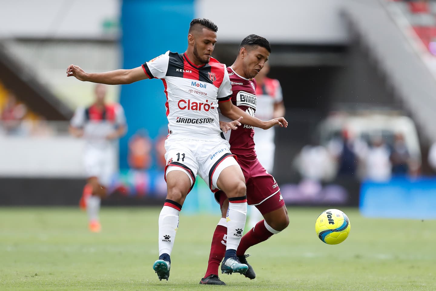 28/01/2017, San José, Estadio Nacional, partido de la jornada 7 del torneo de clausura 2018 entre el Deportivo Saprissa y la Liga Deportiva Alajuelense. En la fotografía Alex López LDA y Johan Venegas LDA. Fotografía José Cordero