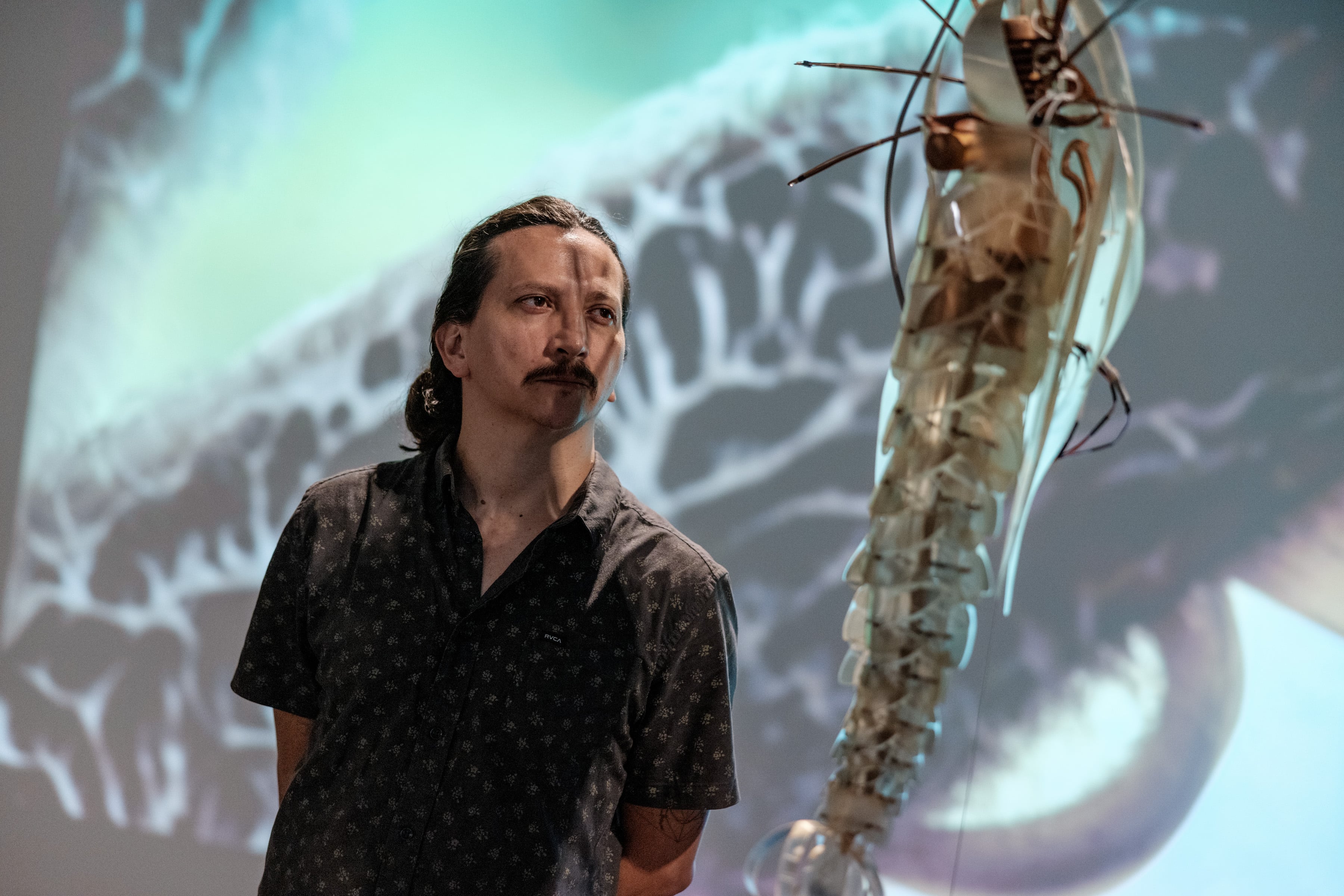 Jonathan Torres en la presentación de los ganadores de los premios CIFA en el LENTOS Kunstmuseum Linz como parte del Ars Electronica Festival 2023 en Linz, Austria.