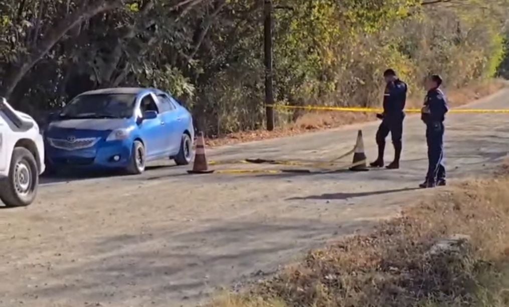 Briones, de 32 años, falleció dentro del vehículo en Santa Cruz.