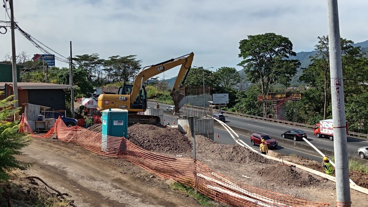 Avance del 38% en la construcción del paso elevado entre Hatillos 7 y 8; se inaugurará en enero de 2026, según confirmó el Conavi.