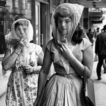 Era tanta la ceniza que el viento arrastraba desde el Irazú, que había que cubrirse la cara, para evitar molestias en los ojos y vías respiratorias. Foto: suministrada por G. Alvarado I.