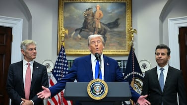 Renuncia el jefe de la agencia de medicamentos y seguridad alimentaria de Estados Unidos
