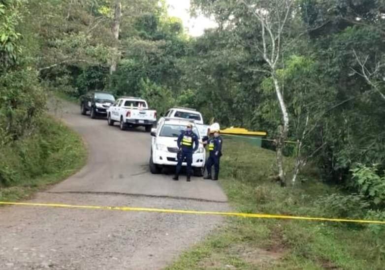El caso más reciente en Puntarenas ocurrió al amanecer de este domingo cuando un vecino de Ciudadela Veinte de Noviembre vio humo salir cerca del estero y al acercarse halló el cuerpo ardiente de una persona no identificada aún. Foto: Cortesía.