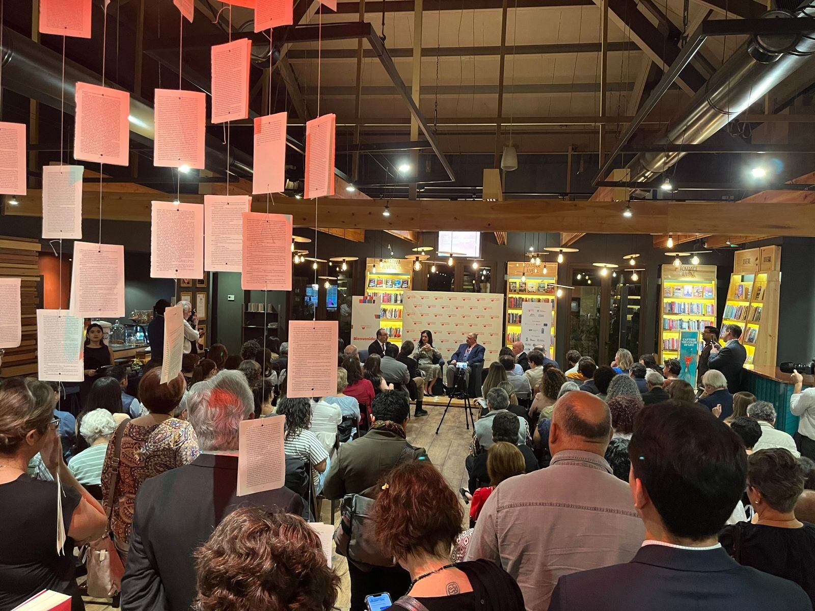 La Librería Sophos de Ciudad de Guatemala albergó los primeros conversatorios de Centroamérica Cuenta 2025 en la capital.