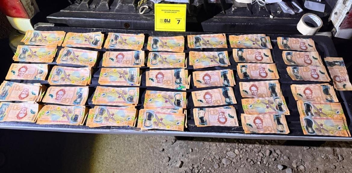 El OIJ de San Carlos decomisió a los sospechosos poco más de ¢8 millones en efectivo, la mayoría en moneda nacional.