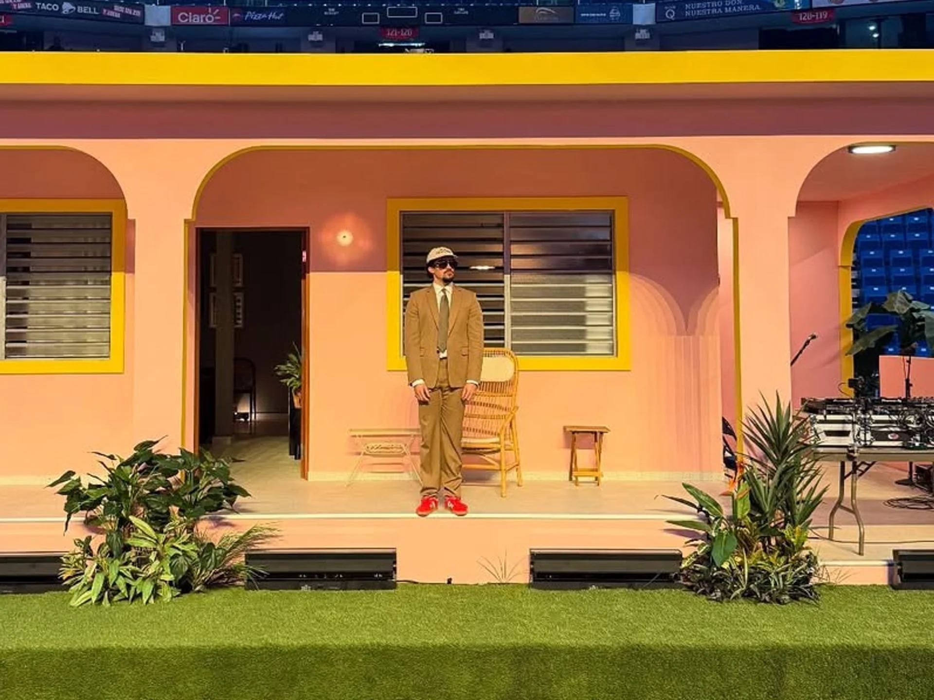 La Casita de Bad Bunny, estructura desmontable que el reguetonera lleva a sus conciertos