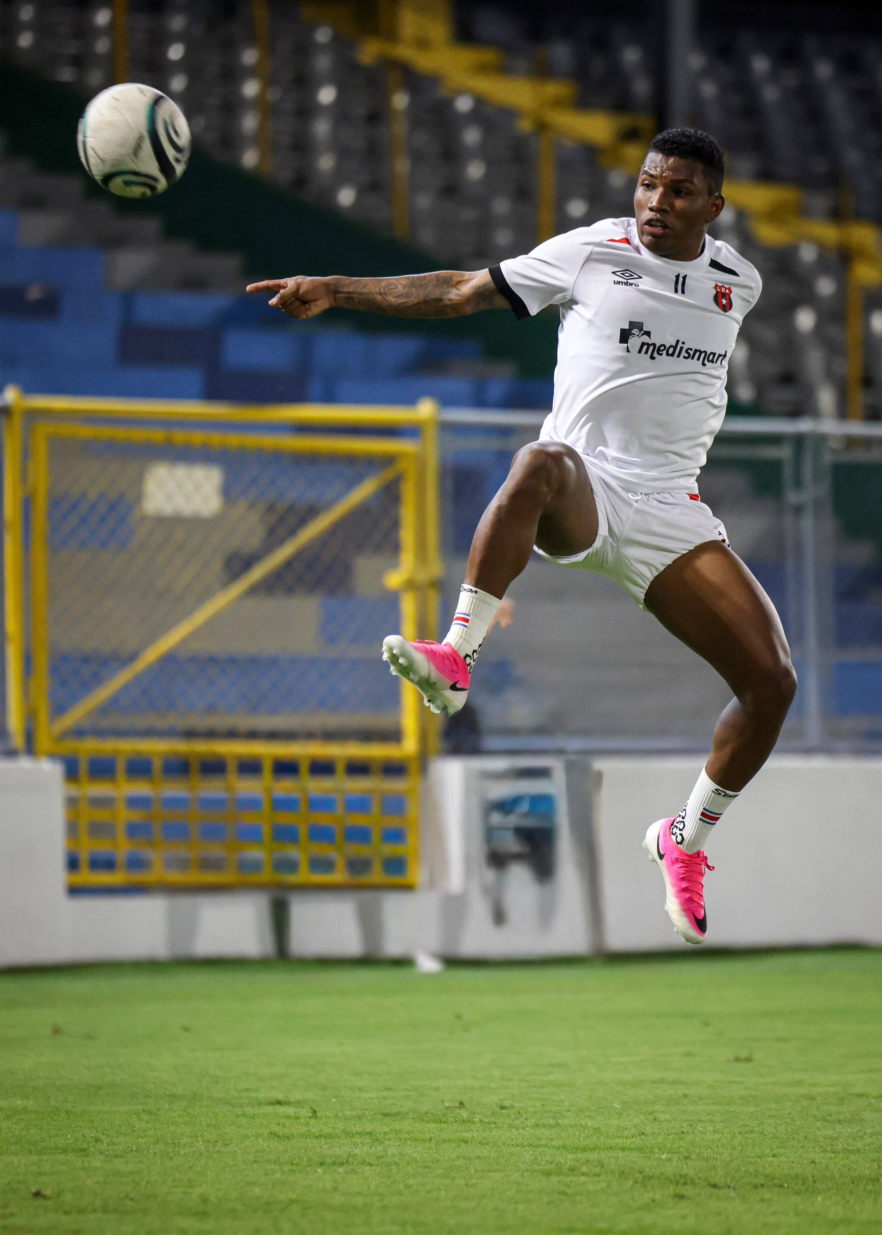 Luis Díaz podría debutar este jueves con Liga Deportiva Alajuelense.