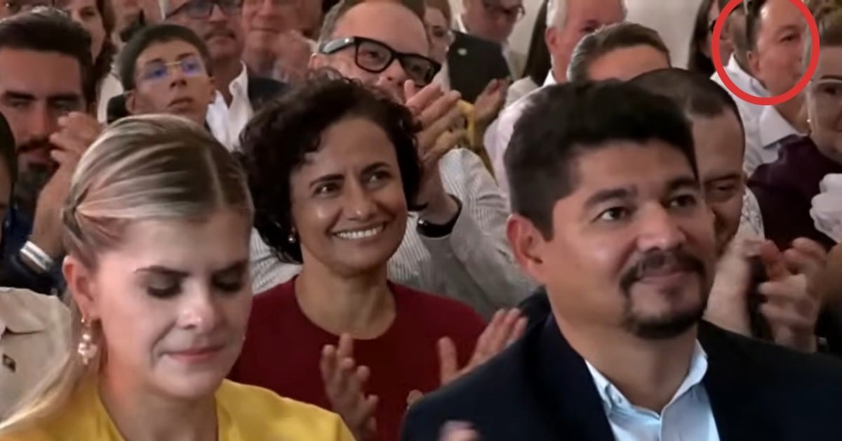 A la derecha, se observa a Guobin Tam Zhang en la cuarta fila y, adelante, a la presidenta Laura Fernández junto a su esposo Jeffry Umaña.