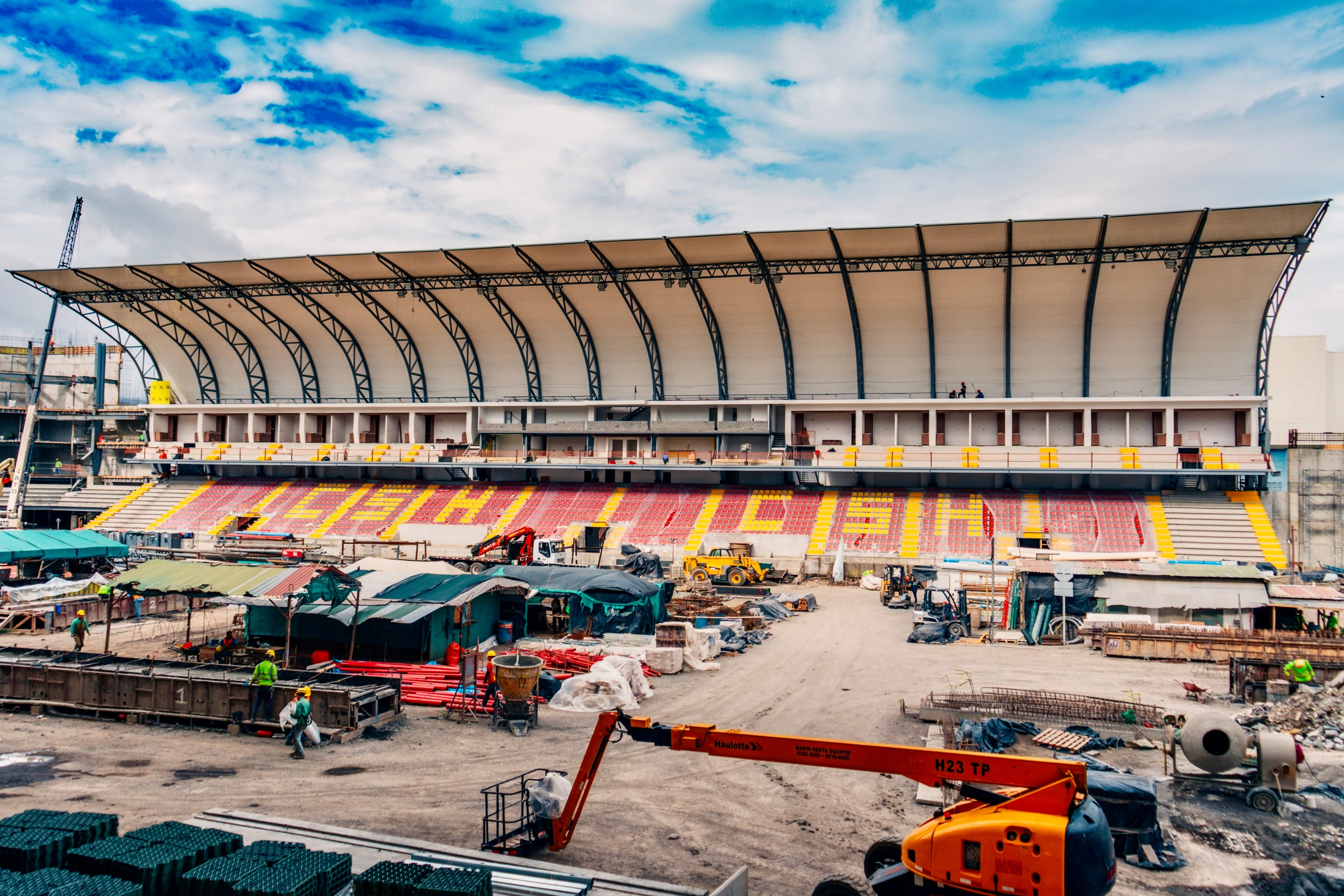 Estadio Eladio Rosabal Cordero
Butacas nuevas
Construcción del nuevo estadio
16 de julio del 2026
Fotografías: Herediano