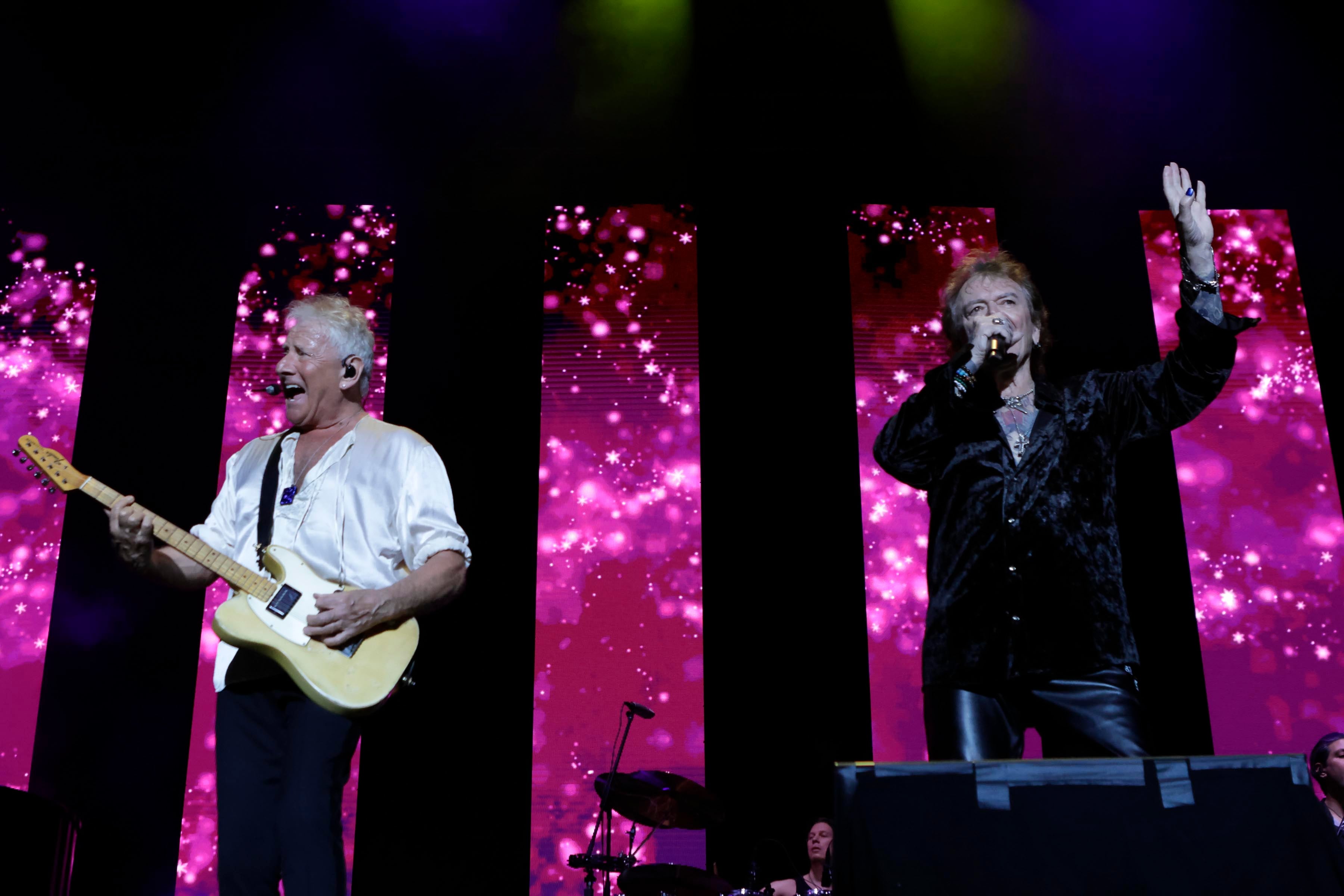 27/04/2024. Parque Viva. La Guácima de Alajuela. Hora: 08:00 p.m. El dúo australiano Air Supply ofreció un concierto este sábado en el anfiteatro Coca Cola de Parque Viva, ubicado en La Guácima de Alajuela, donde el telonero fue la Orquesta Filarmónica de Costa Rica. Fotos: Mayela López