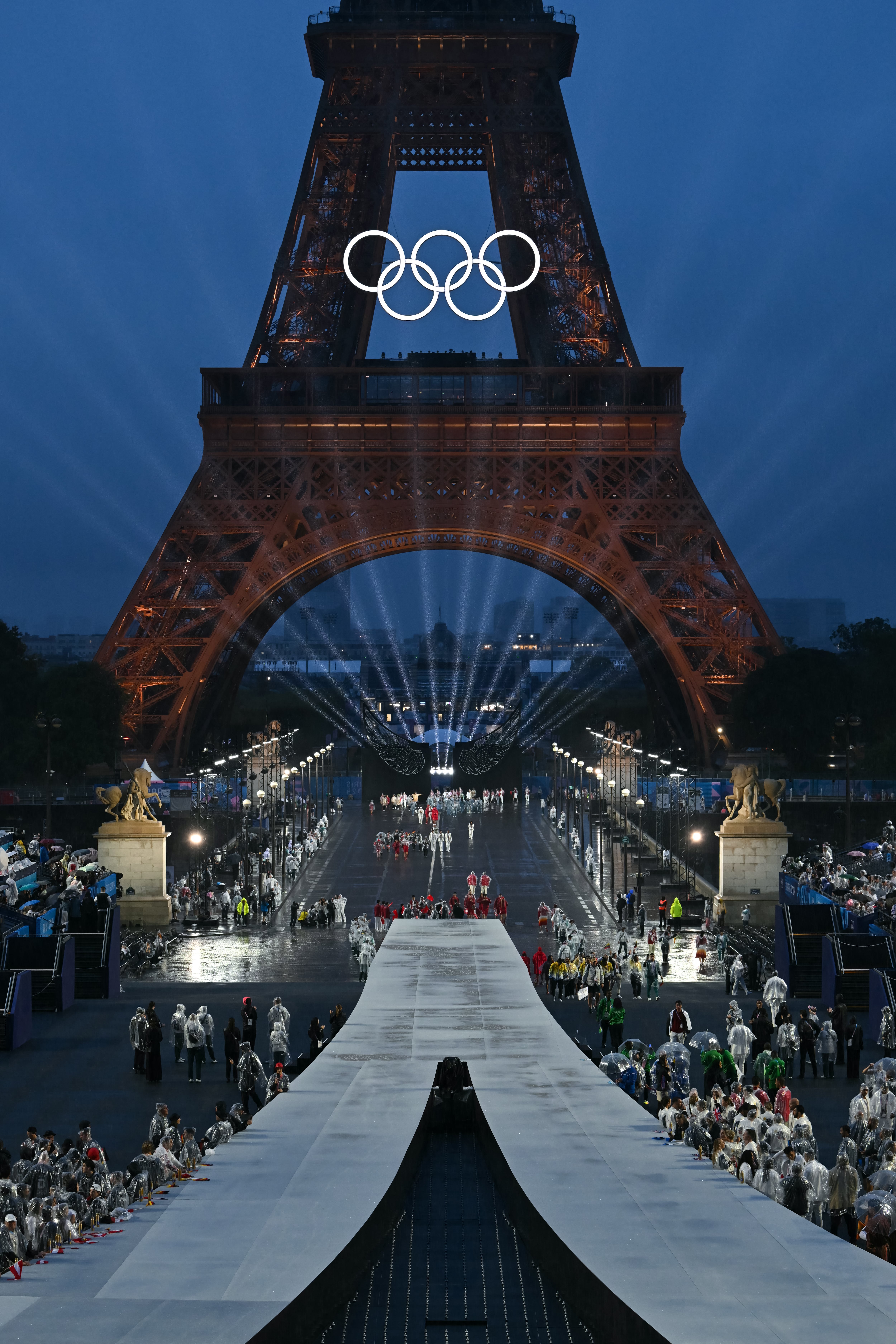 La Torre Eiffel es parte de la fiesta olímpica en París 2024.