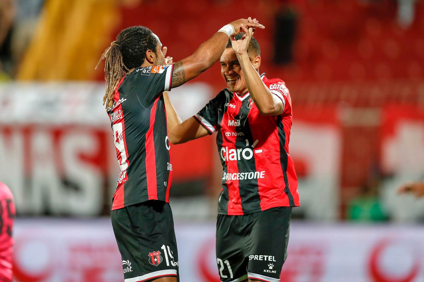 Jonathan McDonald y Róger Rojas suman 17 goles en lo que va del Clausura 2018.