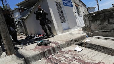 Policía de Río de Janeiro arremete con fuerza en las favelas