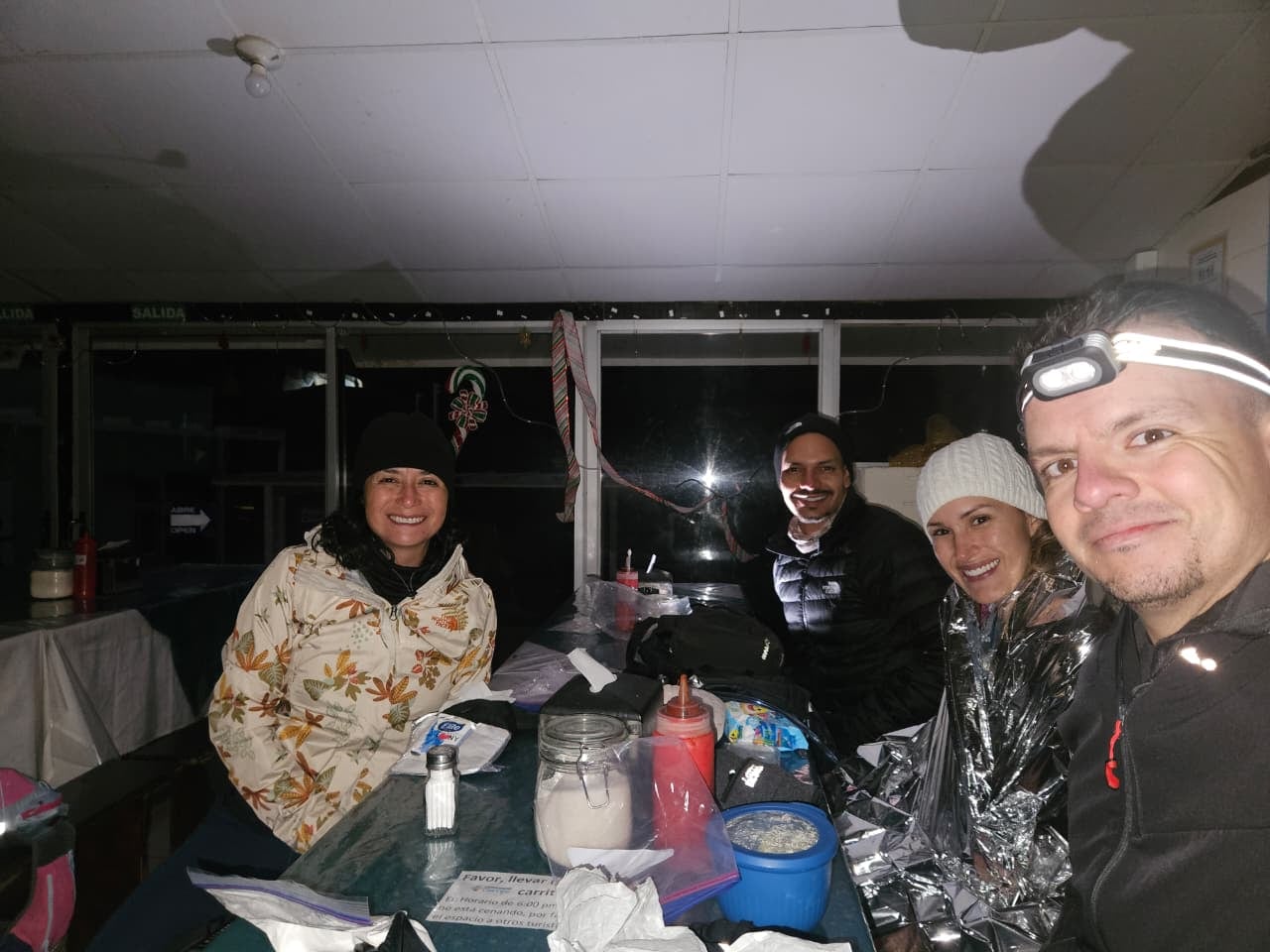 En el refugio, mientras mis compañeros lograban dormir unos minutos, el frío no me dejaba quedarme quieta: el cuerpo temblaba sin control.