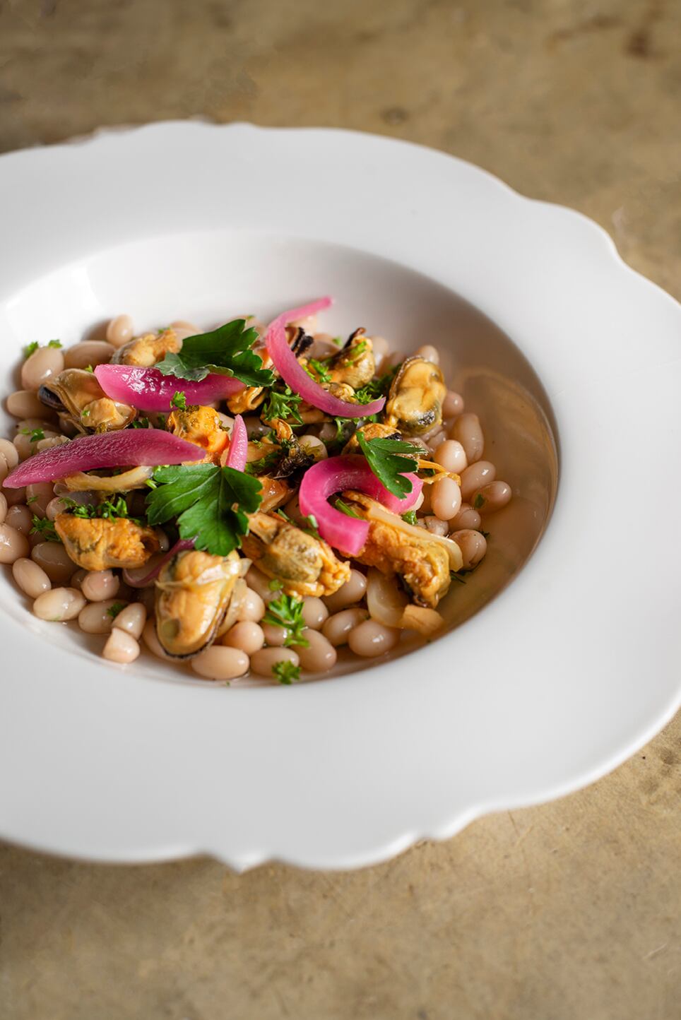 La oferta de Buchón se basa en platos sencillos, como los frijoles blancos, pero con respeto al producto y preparaciones cuidadosas. Cortesía: Buchón.
