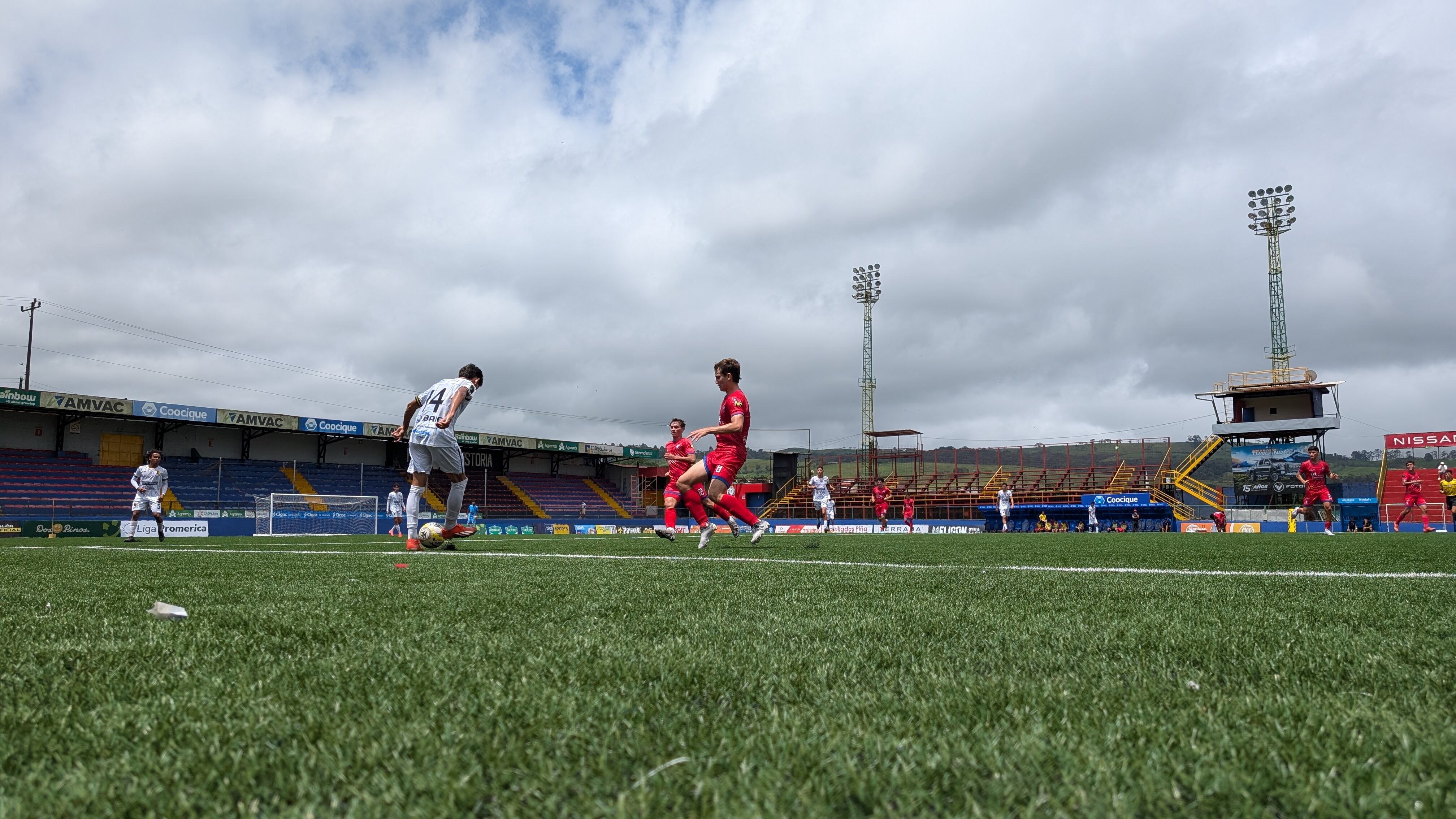 Aficionados volverán al Carlos Ugalde este sábado por la noche. Jugadores explicaron a ‘La Nación’ sus sensaciones con la nueva gramilla; además, otros cambios en el estadio buscan habilitarlo para recibir partidos de Concacaf