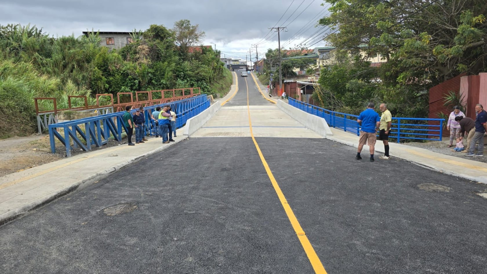 El nuevo puente entre Goicoechea y Coronado ya opera. Tiene dos carriles y aceras en ambos costados.