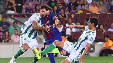 El Barcelona le regala una victoria a su enlutada ciudad