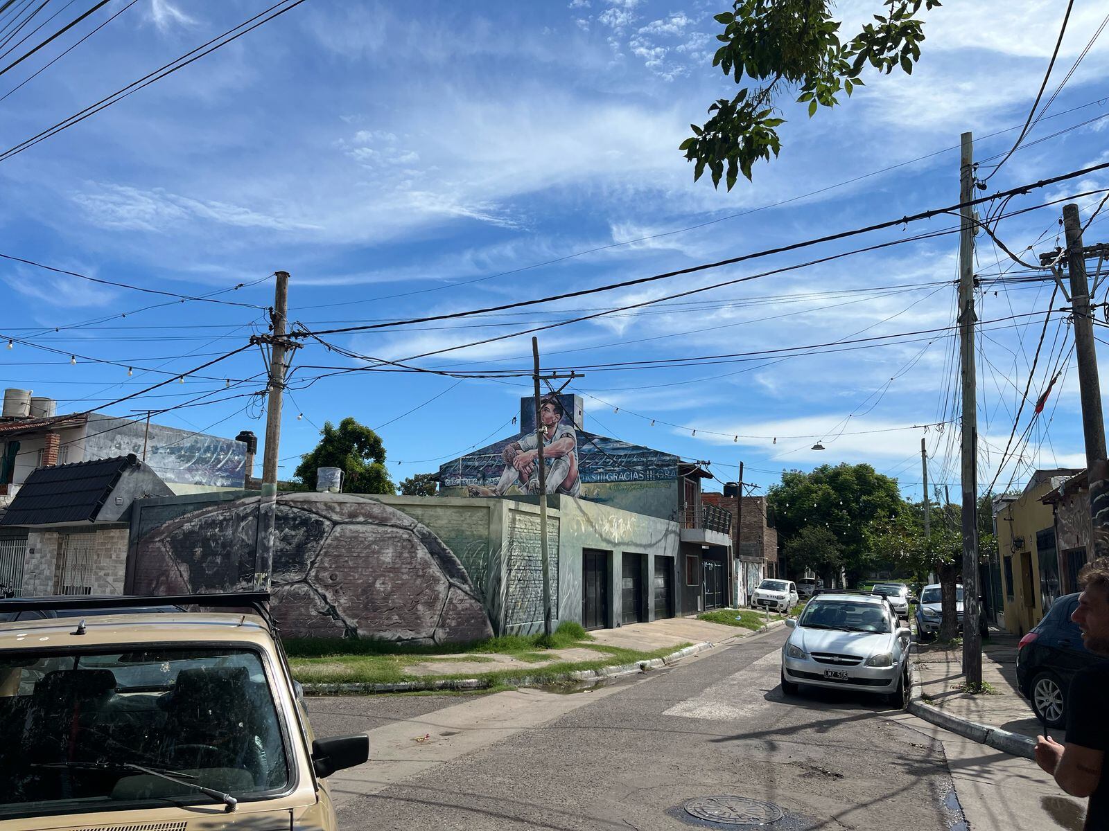 Esta es la casa de Lionel Messi en su barrio La Bajada, la propiedad todavía pertenece a su familia.