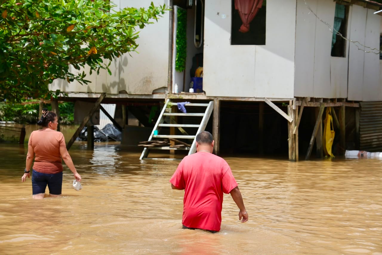 En El Estero, en Puerto Viejo de Sarapiquí, todavía hay viviendas inundadas.