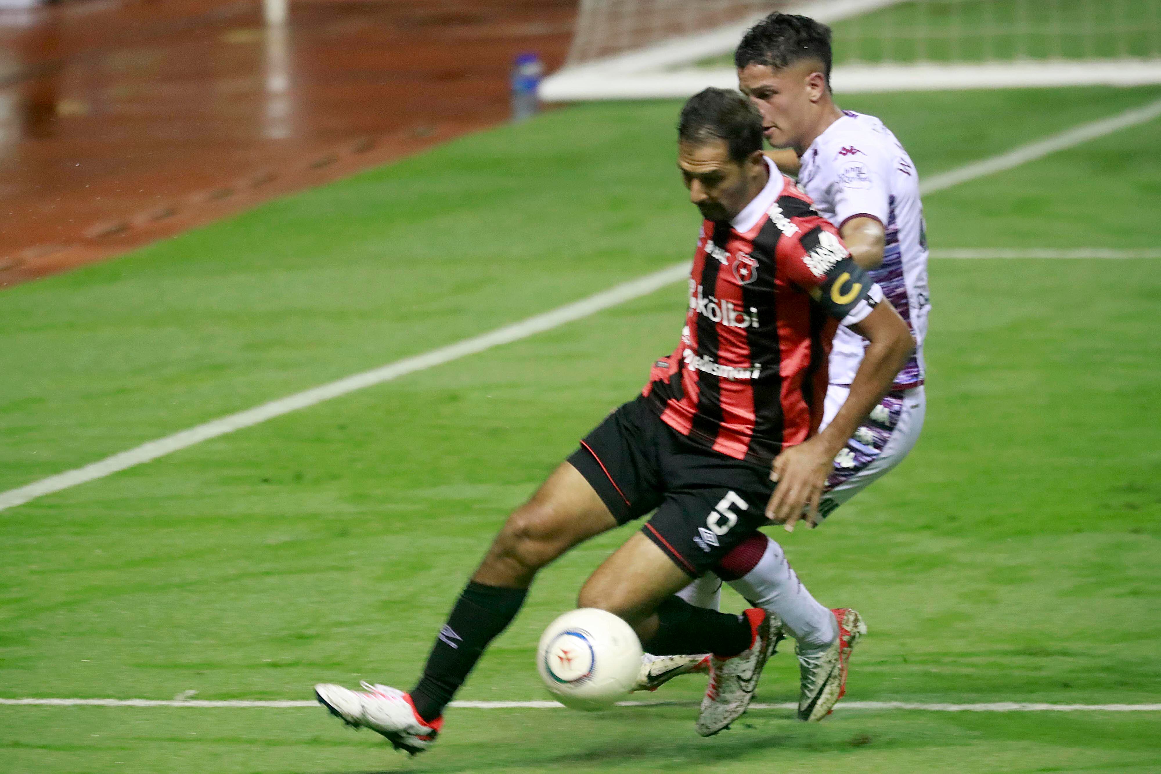 18/11/2023 Estadio Nacional, La Sabana. La Liga Deportiva Alajuelense y el Deportivo Saprissa se enfrentaron este sábado en una nueva edición del Clásico Nacional. Se dio en la final del Torneo de Copa, a estadio casi lleno, con la presencia de las dos aficiones más grandes del país.