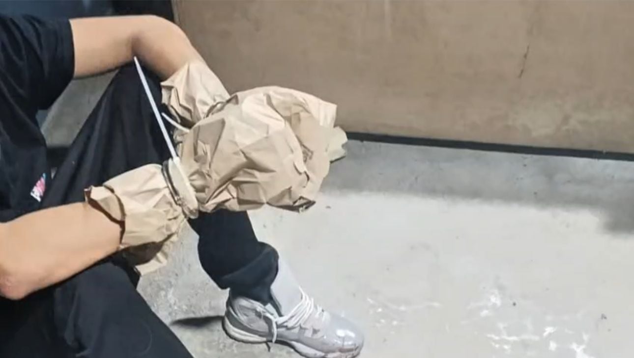 El sospechoso, de 18 años, quedó detenido en el sitio.